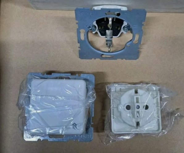 Berker Steckdose pws 474409 m. Steckklemmen MODUL 2 Steckdose 474409